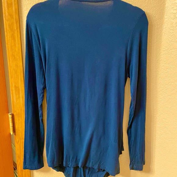 Beautiful peacock/teal colored long sleeve top - Picture 2 of 3